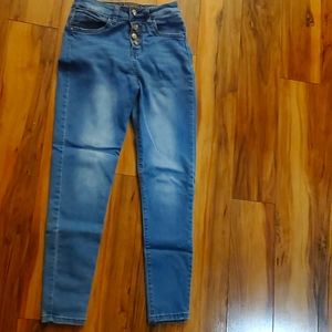 Is a nice stretchy jeans